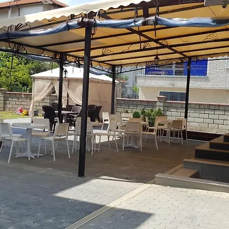 Mida לינה וארוחת בוקר אובזור